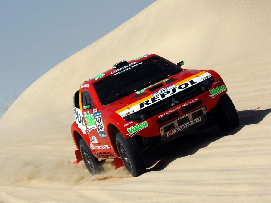  Mitsubishi Pajero Montero Evolution 2007 года  (фото 1 из 29)